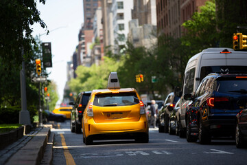 Fototapeta na wymiar view of traffic in Madison Avenue in New York 