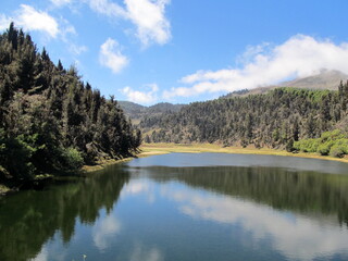 Naklejka premium Vista de la Laguna Victoria