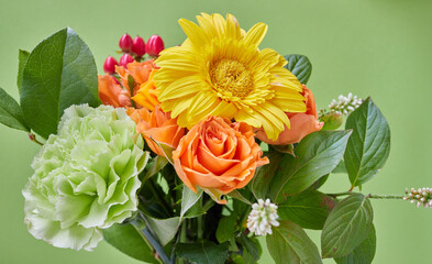 リビングに飾ってる綺麗な花の様子