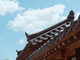 Fototapeta na wymiar A Beautiful Stretch of Korean Traditional Roof And Blue Sky