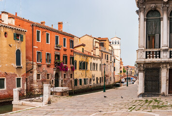Fototapeta na wymiar Venice, Italy. Picturesque Vinican street with old Italian houses and a bridge over the canal.