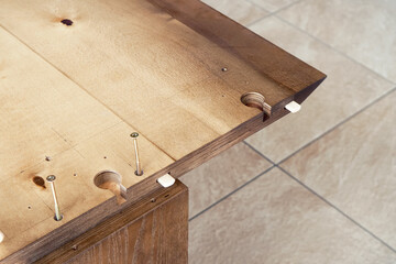 Assembling of wooden dining table with worktop connectors