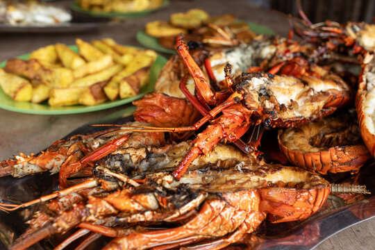 Langoustes grill&eacute;es et manioc frit