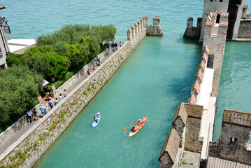  View from Rocca Scaligera Castle of The picturesque town of Sirmione on Lake Garda. Province of Brescia, Lombardia, Italy.