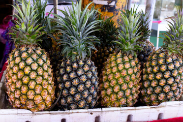 果物屋さんの台湾パイン 伝統市場 Taiwan Pineapples in Traditional market