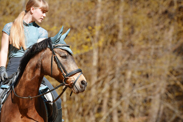 Fototapeta premium Reiten im Gelände