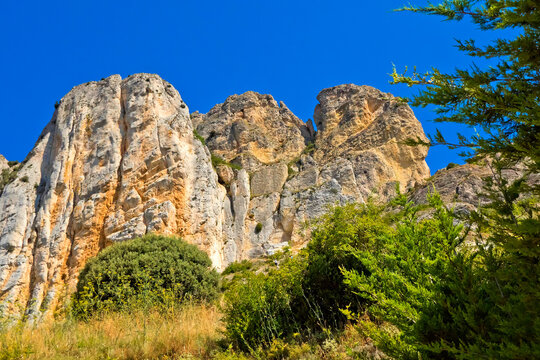 Rock Mass of Pe&ntilde;a Luenga, Montes Obarenses, Haro Region, Pulpito de la Rioja, Cellorigo, La Rioja, Spain, Europe