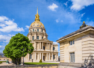 Fototapeta premium Facade of the Dome des Invalides in Paris, France