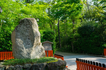 京都　下鴨神社の石標と糺の森 - obrazy, fototapety, plakaty