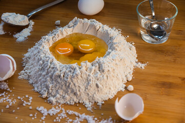 Nudeln selbstgemacht, hier der Nudelteig