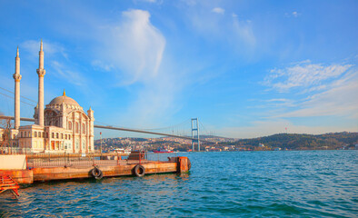 Obraz premium Ortakoy mosque and Bosphorus bridge at amazing sunset - Istanbul, Turkey