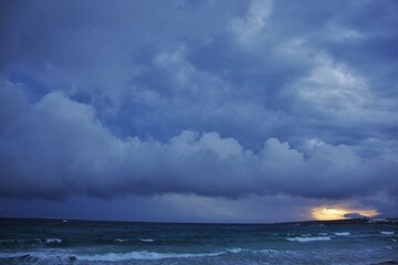 Fototapeta na wymiar Storm clouds over the sea 