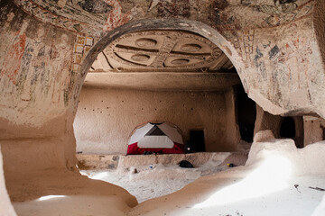 Zelt in einer Höhle in Kappdokien