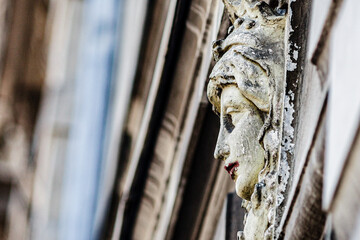 Naścienne klimaty budynków miejskich. © BeNatural