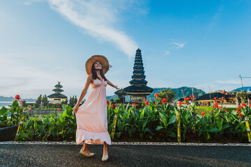 Naklejka premium Beautiful girl visiting the ulun danu bratan temple in Bali. Concept about exotic lifestyle wanderlust traveling