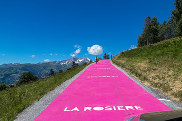Route de la Rosière , Paysage des Alpes Grées au printemps , Col du Petit Saint-Bernard , Italie 