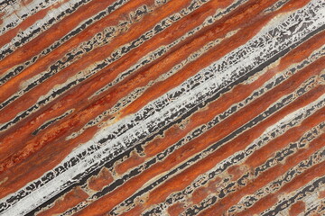 錆びたトタンの壁