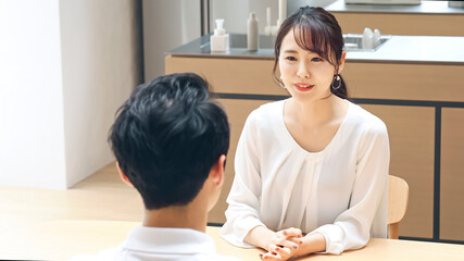 Fototapeta premium 会話するカップル