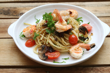 Shrimp spaghetti aglio olio
