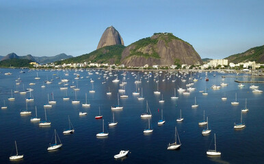 View of Botafogo Cove with the Sugarloaf Mountain in the background. - obrazy, fototapety, plakaty