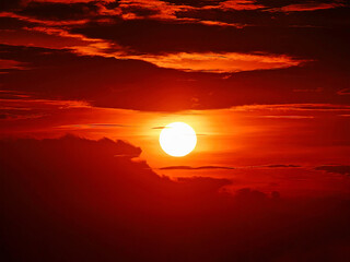 Fototapeta premium The evening sun in the sky and clouds