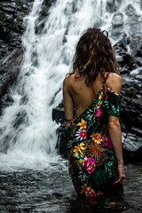 face &agrave; la cascade