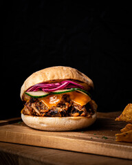 hamburguesa con queso estilo pulled pork