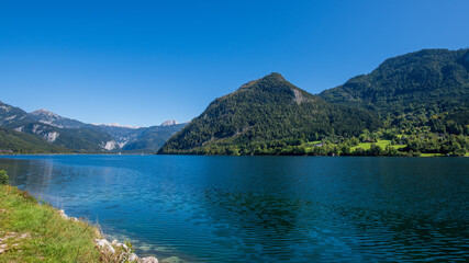 Blick über den Grundlsee im steirischen Salzkammergut  in Österreich