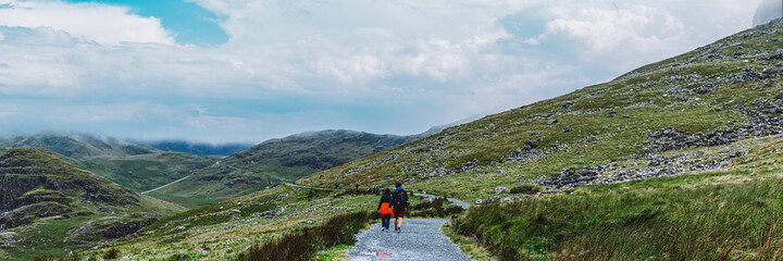 Fototapeta premium Father and daughter are enjoying staycation in Snowdonia