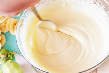 A close-up of the air cream cream for the cake.