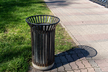 Public rubbish bin in a park - Switzerland