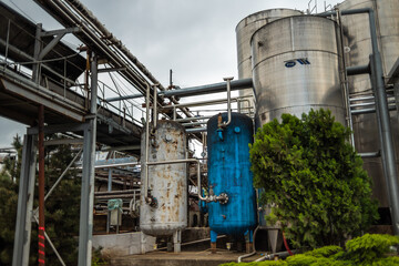 Stainless steel reservoirs for wine making