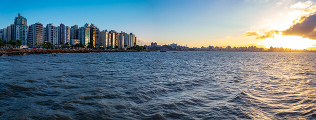 Panorâmica da cidade de Florianópolis e seus prédios na avenida Beira Mar Norte, florianopolis