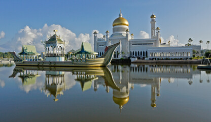 Sultan Oman Ali Saifuddien Mosque and replica of royal barge, Bandar Seri Begawan, Sultanate of Brunei