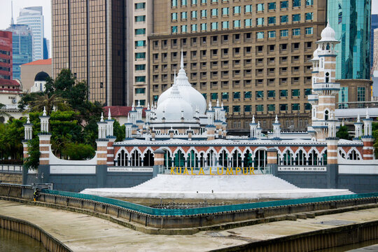 The ornate Masjid Jamek (Friday Mosque) is situated on the bank of the Klang River and surrounded by downtown skyscrapers, Kuala Lumpur, Malaysia