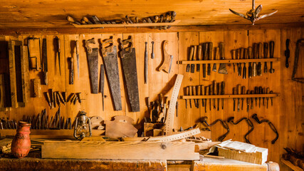 Ufficio di un falegname, strumenti di lavoro per lavorare il legno