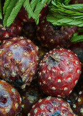 Pitayas mexicanas del cactus puestas en una canasta