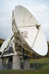 Titel: Erdfunkstelle - Parabolantenne