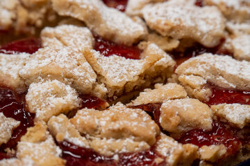 Detailaufnahme Linzer Schnitte auf einem Teller