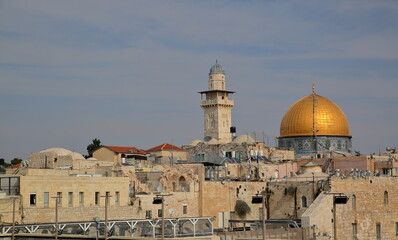 Fototapeta na wymiar Holy Temple with golden cupola of Dome on the Rock against sky