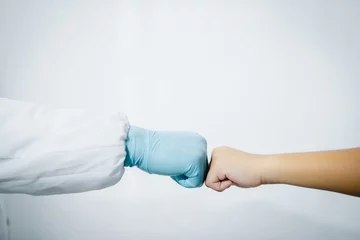 Foto op Plexiglas Doctors and patients join hands to work to heal their illnesses. © Treecha