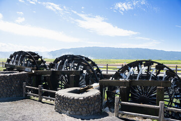 水を汲み上げる水車