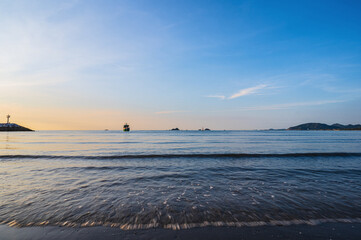 Obraz premium Beautiful sunrise view from Khao Takiab beach at huahin Prachuap Khiri Khan thailand