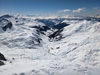 Obraz premium Ski mountaineeringi. Beautiful view from the mountain wiss platte to the sulzfluh above partnun. Winter sport in swiss