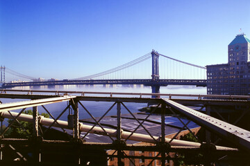 Fototapeta na wymiar ブルックリン橋から見たマンハッタン橋