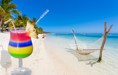 cocktail sur plage paradisiaque du Morne Brabant, Île Maurice 