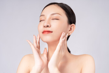 Obraz na płótnie Canvas Beautiful Asian woman feels happy with beautiful healthy skin