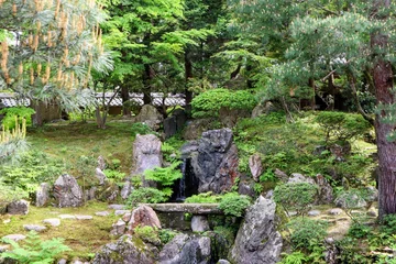 Fotobehang 日本の古い家の庭の風景 © masamasa3