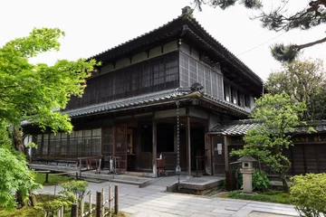 Fotobehang 日本の古い家と庭の風景 © masamasa3