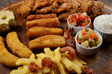 Cuban filet. Made with breaded Steak, cheese, breaded ham and banana, Vinaigrette, white rice, pineapple and Fig. Gastronomy photo of dishes.